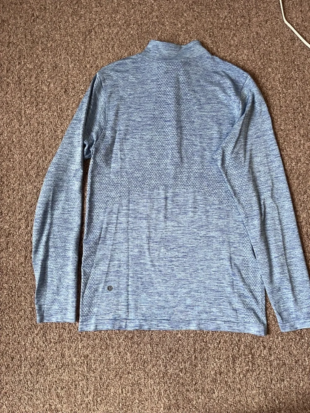 Lululemon 1/4 Zip Metal Vent size Small - Picture 2 of 3